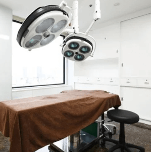 共立美容外科 大阪2院の二重整形を受ける手術室