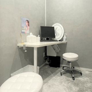 T-CLINICのクマ取りを受ける前の診察室