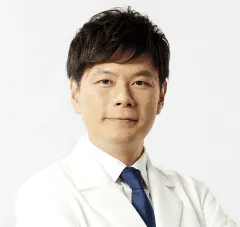 沖縄で二重埋没が上手い先生 当山美容形成外科の當山 拓也医師