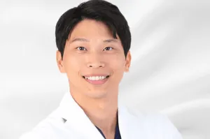 沖縄で二重埋没が上手い先生 e-clinic 那覇院の山本 彬文医師
