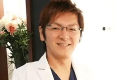 沖縄で二重埋没が上手い先生 ステラ美容クリニックの有年 一真医師
