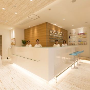 W CLINIC 心斎橋院のクマ取りを受ける前の受付