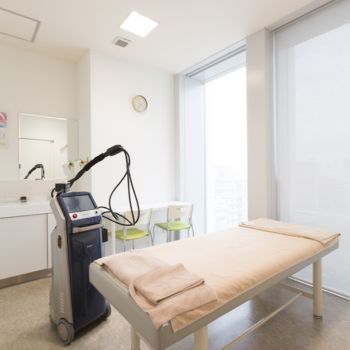 W CLINIC 心斎橋院のクマ取りを受ける手術室