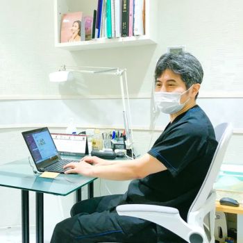 共立美容外科 大阪本院のクマ取りをを担当する医師