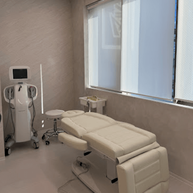 INO BEAUTY CLINICの糸リフトを受ける施術室