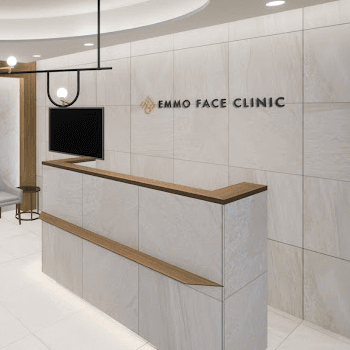 EMMO FACE CLINIC 大阪梅田院の糸リフトを受ける前の受付