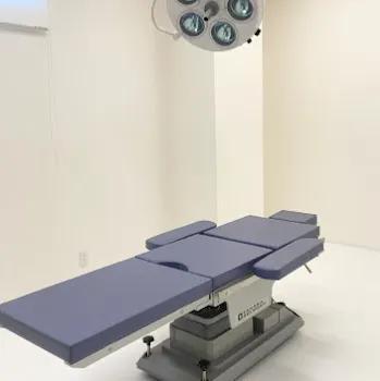 e clinic 那覇院のクマ取りを受ける手術室