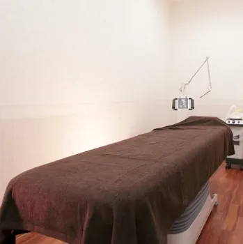 しんゆり皮膚科クリニックの都度払いの医療脱毛を受ける施術室