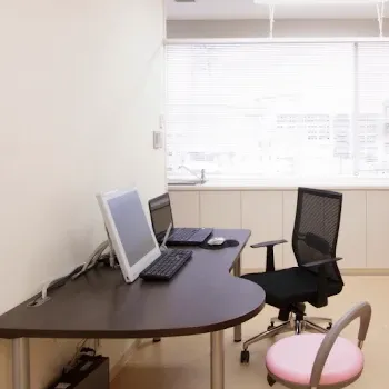 しんゆり皮膚科クリニックの都度払いの医療脱毛を受ける前の診察室