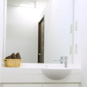 ラジニアクリニックの二重整形を受けた後のパウダールーム