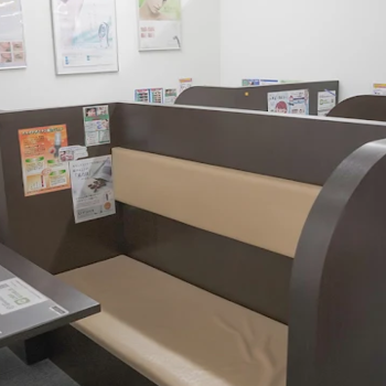 福岡博多駅前通中央クリニックの二重整形を受ける前の待合室