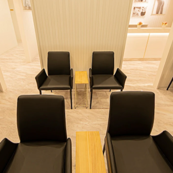 TCB東京中央美容外科 福岡博多院の二重整形を受ける前の待合室