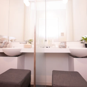 東郷美容形成外科 福岡の二重整形を受けた後のパウダールーム