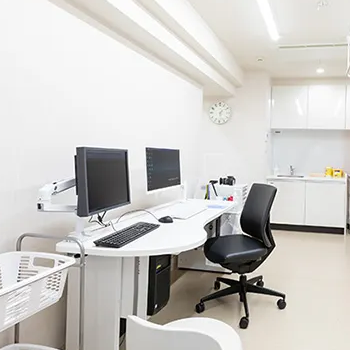 いしなぎ形成外科リンパ浮腫クリニックのクマ取り整形を受ける前の診察室