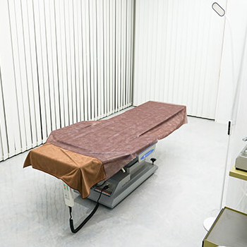 GLANZ CLINICのクマ取り整形を受ける施術室