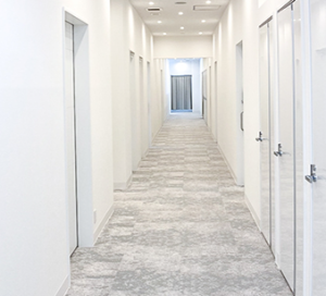 リゼクリニック 仙台院のシミ取りを受けるクリニックの廊下