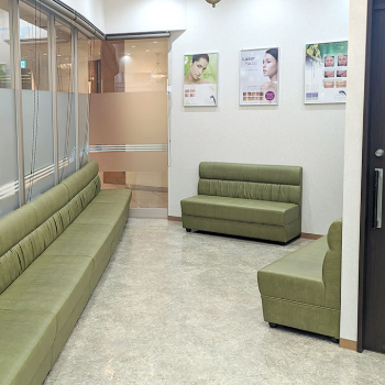 よつば会クリニック 全国14院のジェントルマックスによる都度払いの医療脱毛を受ける前の待合室