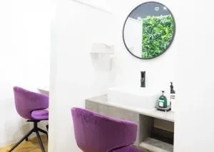 ビューティスクリニックのシミ取りを受けた後のパウダールーム