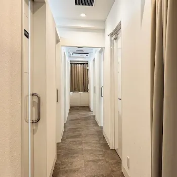 レナトゥスクリニック 福岡天神院の都度払いの医療脱毛を受けるクリニックの院内の様子