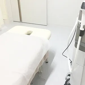 リゼクリニック 福岡天神院の都度払いの医療脱毛を受ける施術室