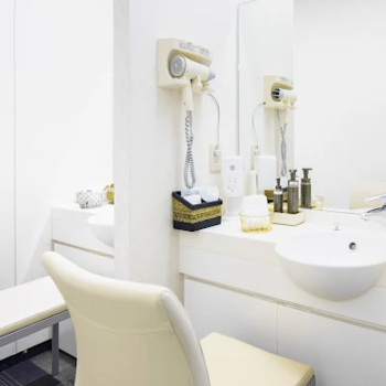 福岡美容皮膚科あやべクリニックの二重整形を受けた後のパウダールーム