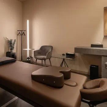 金沢駅前内科糖尿病クリニックの医療事務を受ける施術室