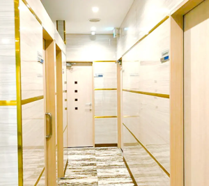 共立美容外科 横浜院のシミ取りを受けるクリニックの廊下