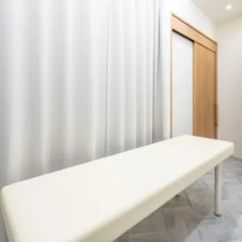 ふくしま皮膚科・美容皮膚科のジェントルマックスプロによる施術を受ける施術室