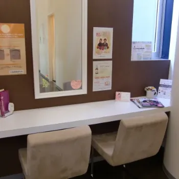 大阪雅美容外科の二重整形を受けた後のパウダールーム