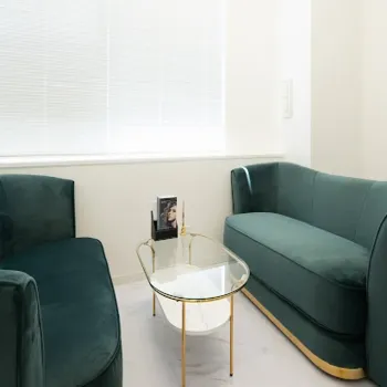 LIBER CLINICのクマ取りを受ける前のカウンセリングルーム