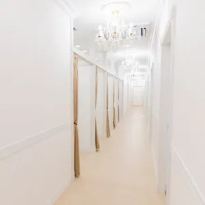 A CLINIC 仙台院のクマ取り整形を受けるクリニックの廊下
