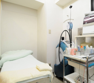 城本クリニック 横浜院のシミ取りを受ける施術室