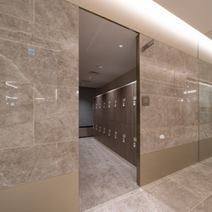 高須クリニック 全国5院のシミ取りを受ける前のロッカールーム