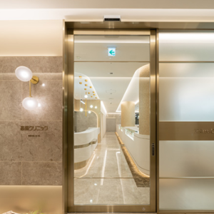 高須クリニック 全国5院のシミ取りを受けるクリニックの入り口