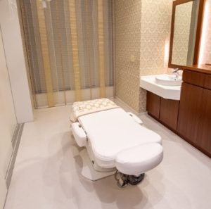 高須クリニック 名古屋2院のシミ取りを受ける施術室