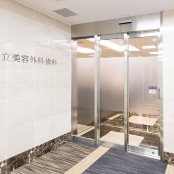 共立美容外科 東京4院の入り口
