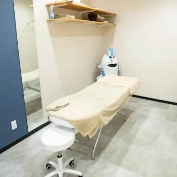 BAO CLINIC 梅田院のジェントルマックスプロによる施術を受ける施術室