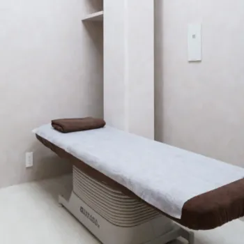 リブ再生クリニックのジェントルマックスプロによる施術を受ける施術室