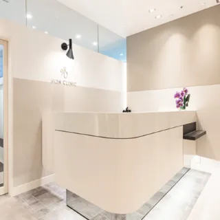 SKIN CLINIC 9ruのジェントルマックスプロによる施術を受ける前の受付