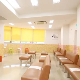 中山皮フ科クリニックのジェントルマックスプロによる施術を受ける前の待合室