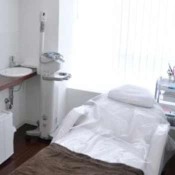 グランクリニックのほくろ除去を受ける施術室