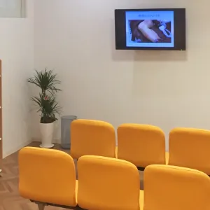 医療法人清和会秋田 形成外科のほくろ除去を受ける前の待合室