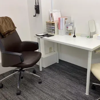 東京美容外科 秋田院のほくろ除去を受ける前の診察室