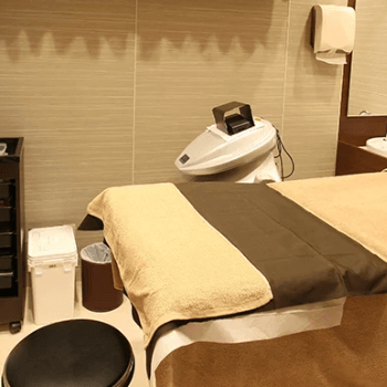 品川スキンクリニック 千葉院のほくろ除去を受ける施術室