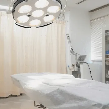 福岡博多駅前通中央クリニックの二重整形を受ける施術室