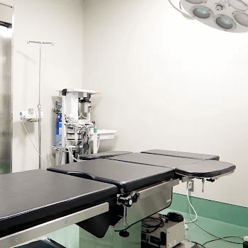 THE CLINIC 福岡院のほくろ除去を受ける施術室