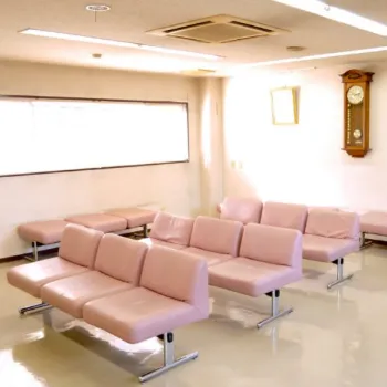 長良皮膚科のほくろ除去を受ける前の待合室
