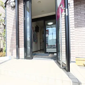 わたなべ皮ふ科の入り口の様子