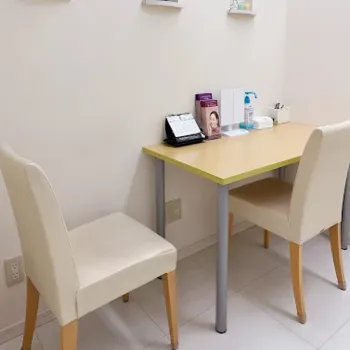 銀座フェミークリニックのほくろ除去を受ける前のカウンセリングルーム