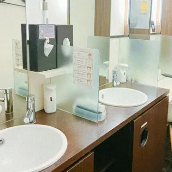 共立美容外科 銀座院のほくろ除去を受けた後のパウダールーム